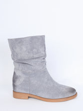 Boots with wrinkle detail